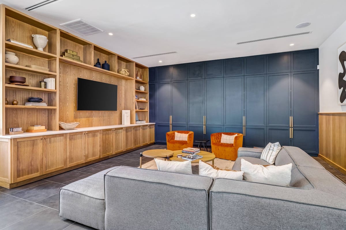 RGVtYW5kUGljdHVyZToxOTQzMTAxOTc5