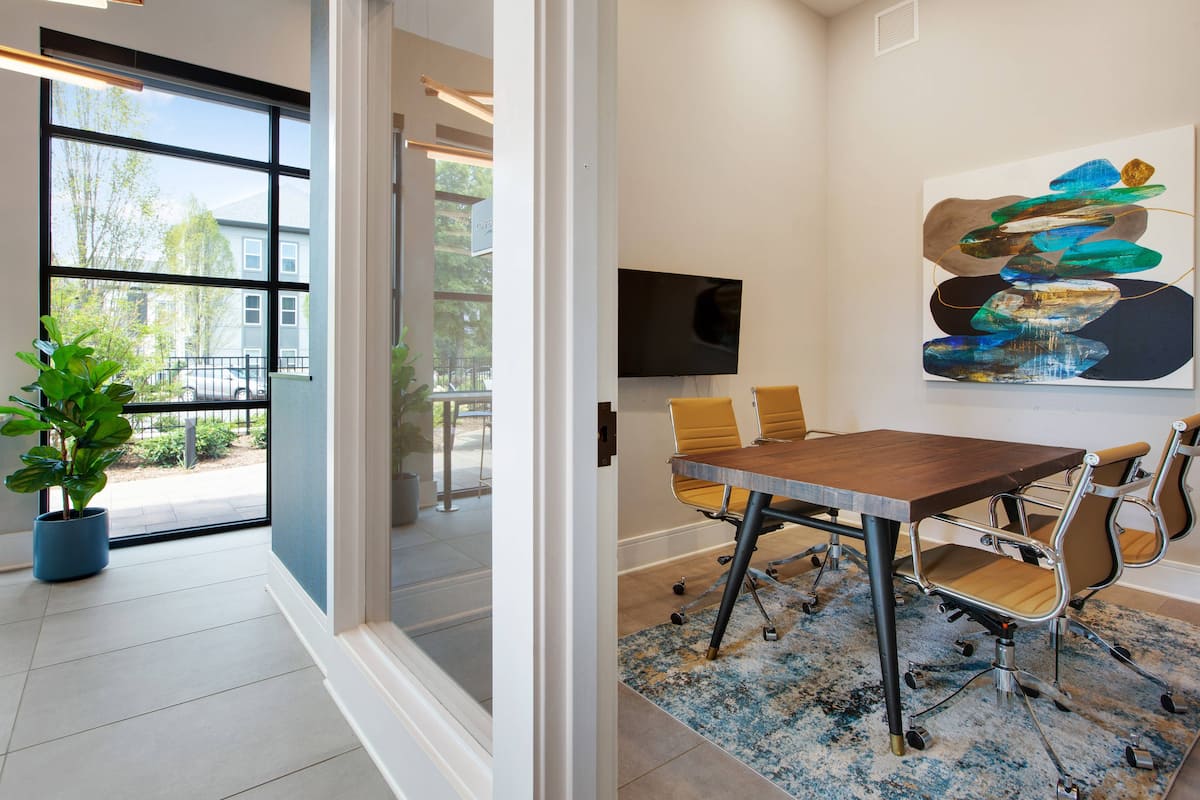 RGVtYW5kUGljdHVyZToxOTc2MzkxNDMy