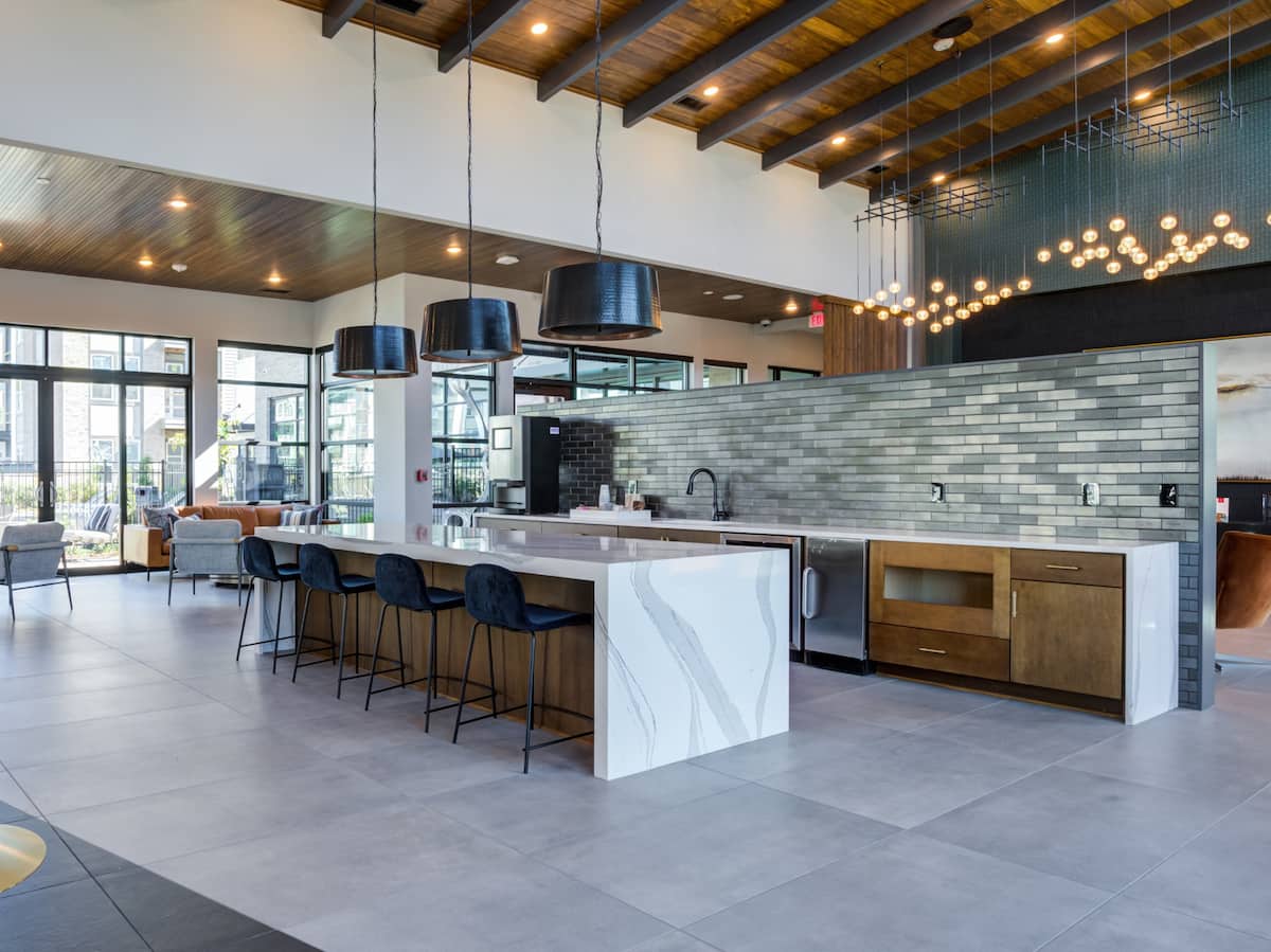 RGVtYW5kUGljdHVyZToxOTc2MzkxNDIw