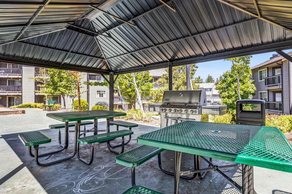 , an Airbnb-friendly apartment in Kent, WA