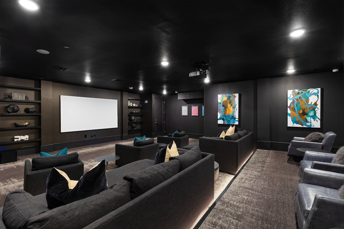 RGVtYW5kUGljdHVyZToxOTc2MzUxNDA5