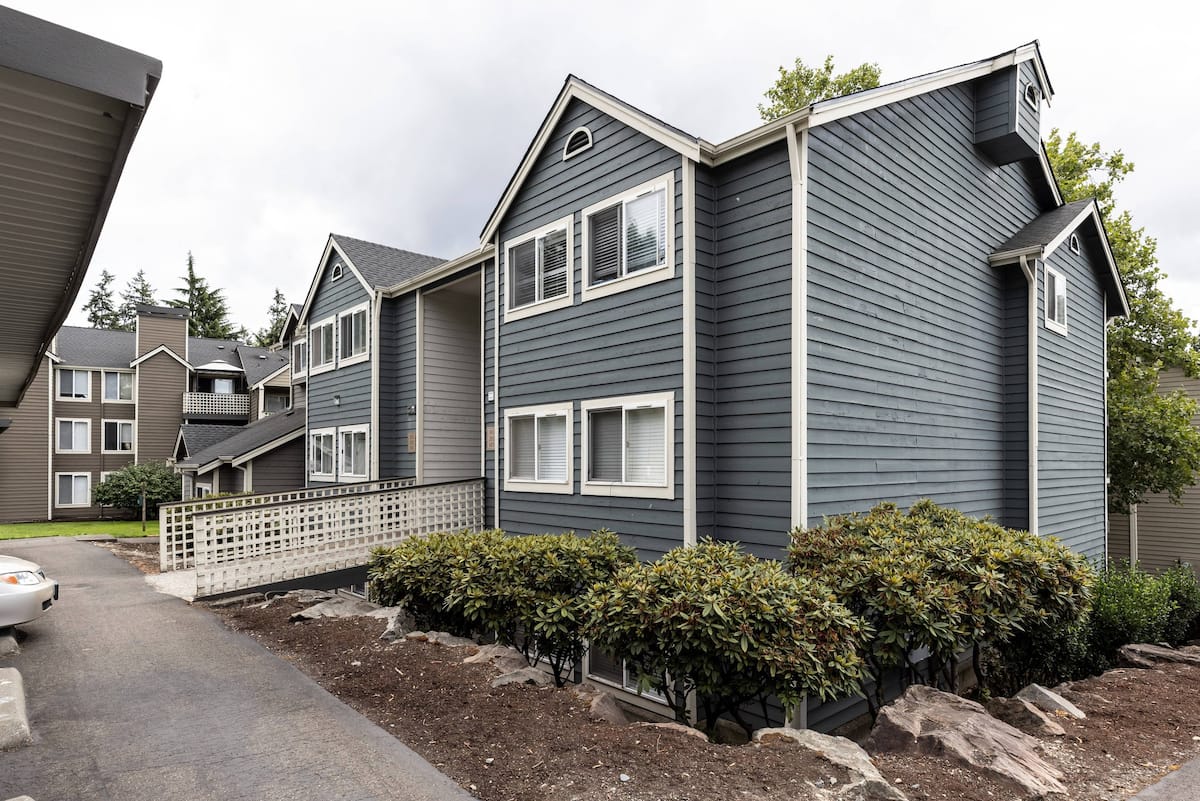 , an Airbnb-friendly apartment in Puyallup, WA