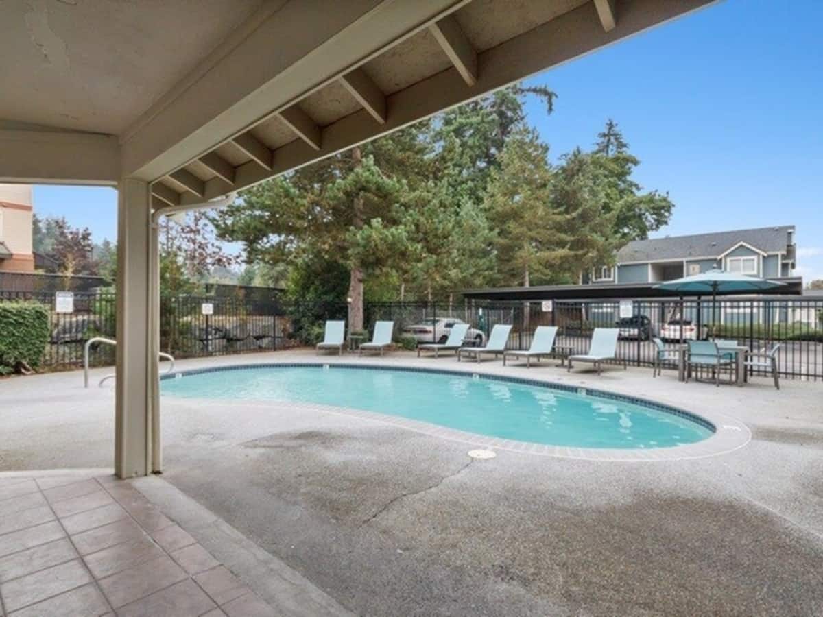 Exterior of Avana Hamptons, an Airbnb-friendly apartment in Puyallup, WA