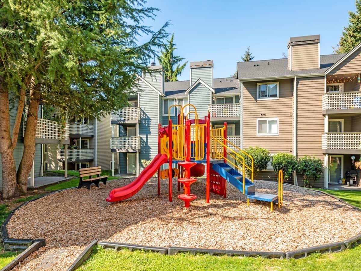 , an Airbnb-friendly apartment in Puyallup, WA