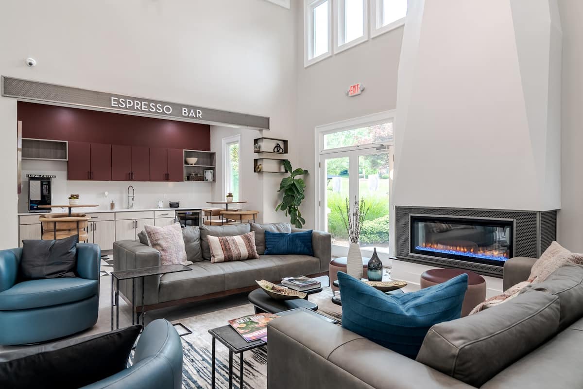 RGVtYW5kUGljdHVyZToxOTc2MzkwNjM4