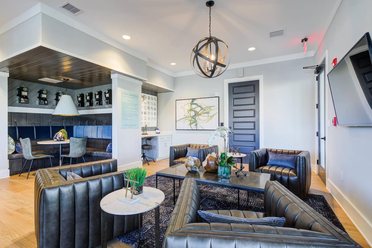 RGVtYW5kUGljdHVyZToxOTc2MzUyNDkw