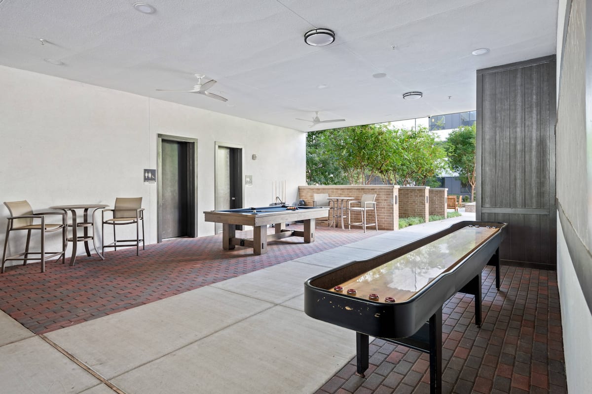 RGVtYW5kUGljdHVyZToxOTc2MzUxODU2