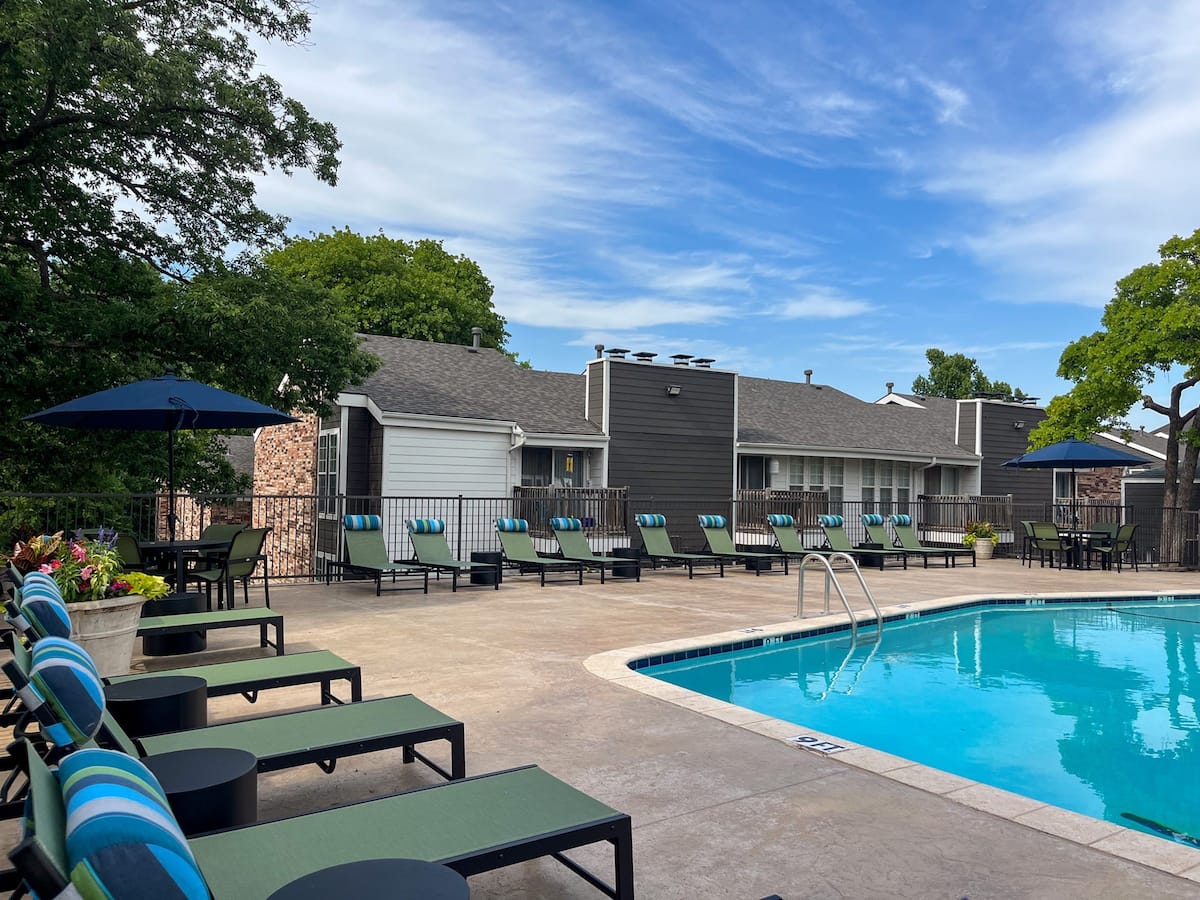 Exterior of Spring Creek of Edmond, an Airbnb-friendly apartment in Edmond, OK