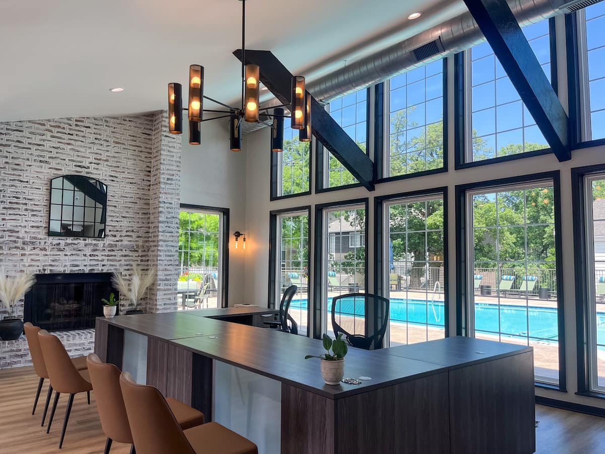 RGVtYW5kUGljdHVyZToxOTc2MzkwNjEx