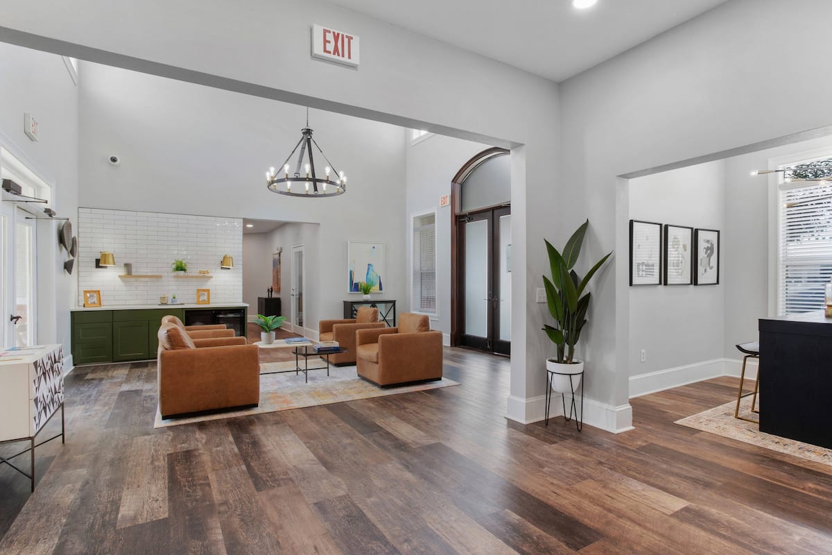 RGVtYW5kUGljdHVyZToxOTc2MzUxNDAz