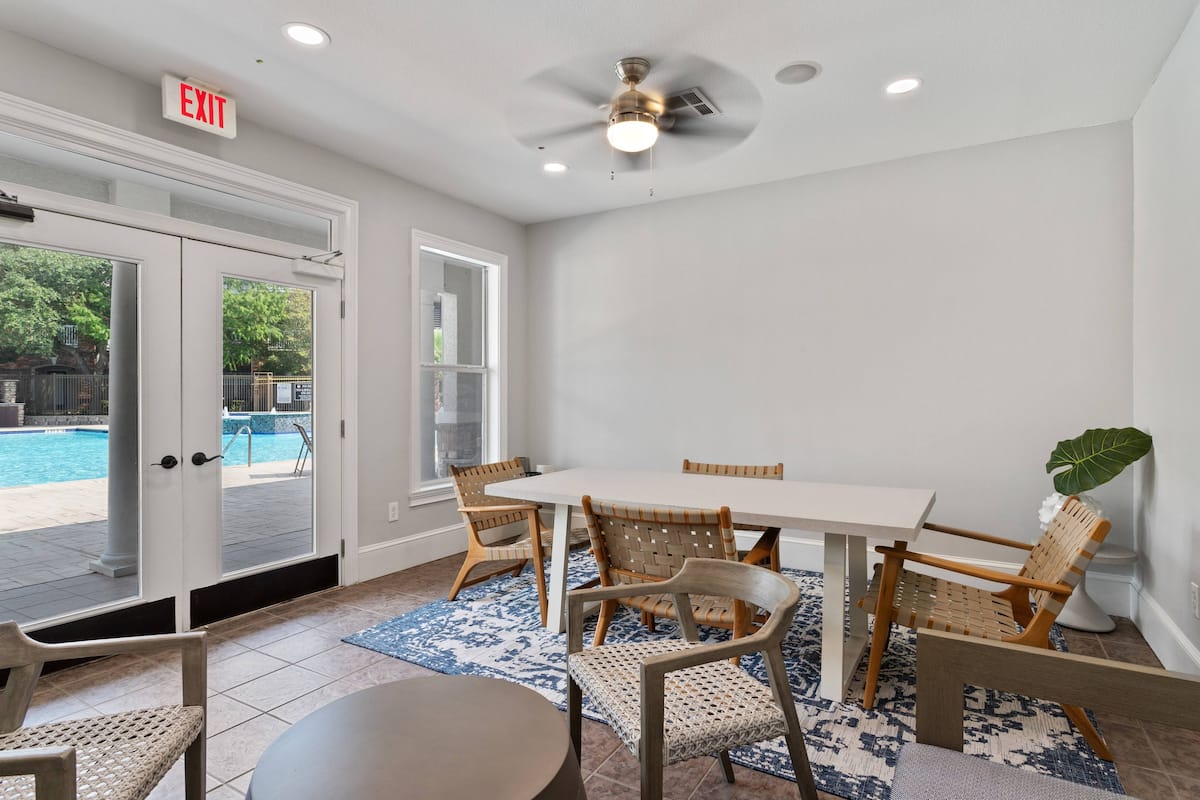 RGVtYW5kUGljdHVyZToxOTc2MzUxMzc5