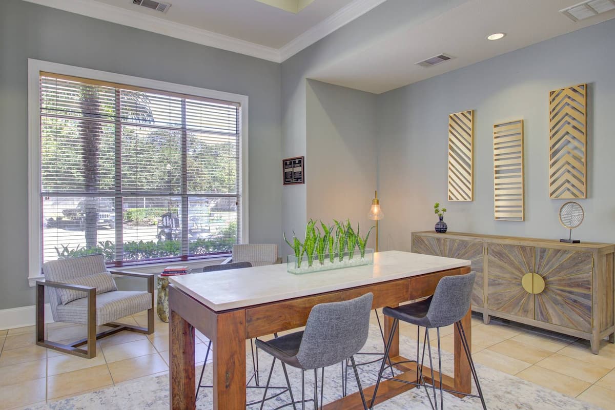 RGVtYW5kUGljdHVyZToxOTc2MzUzNTM5