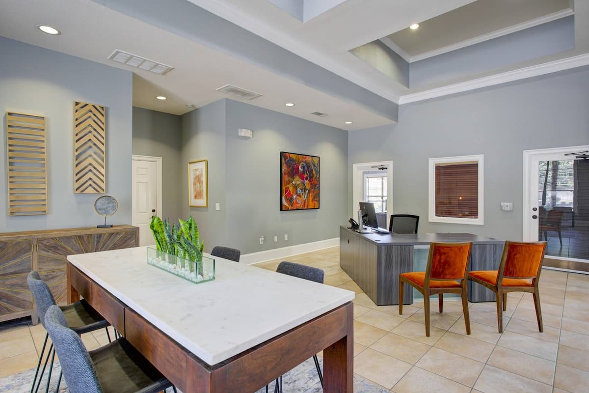 RGVtYW5kUGljdHVyZToxOTc2MzUzNTI2