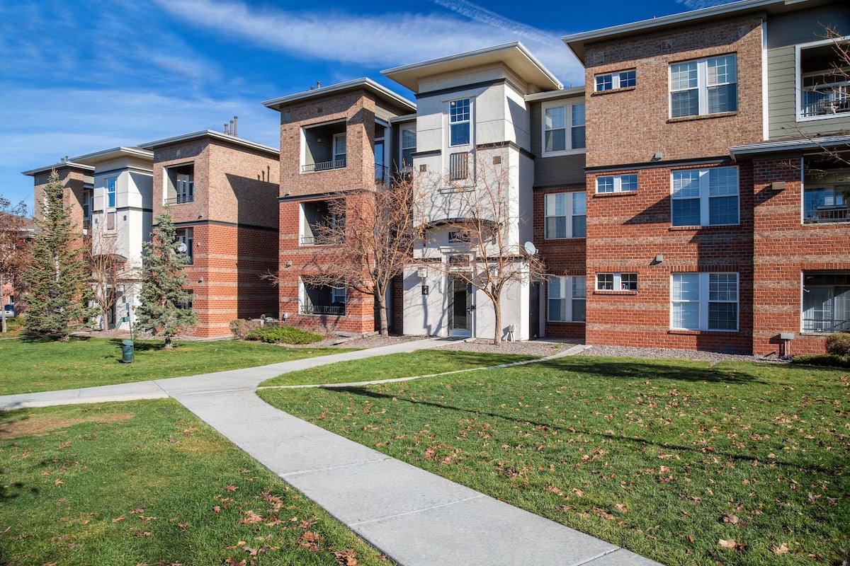 , an Airbnb-friendly apartment in Aurora, CO