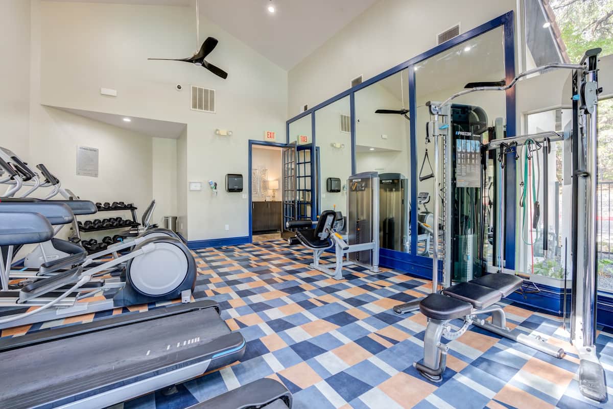 RGVtYW5kUGljdHVyZToxOTc2MzUzNjUy