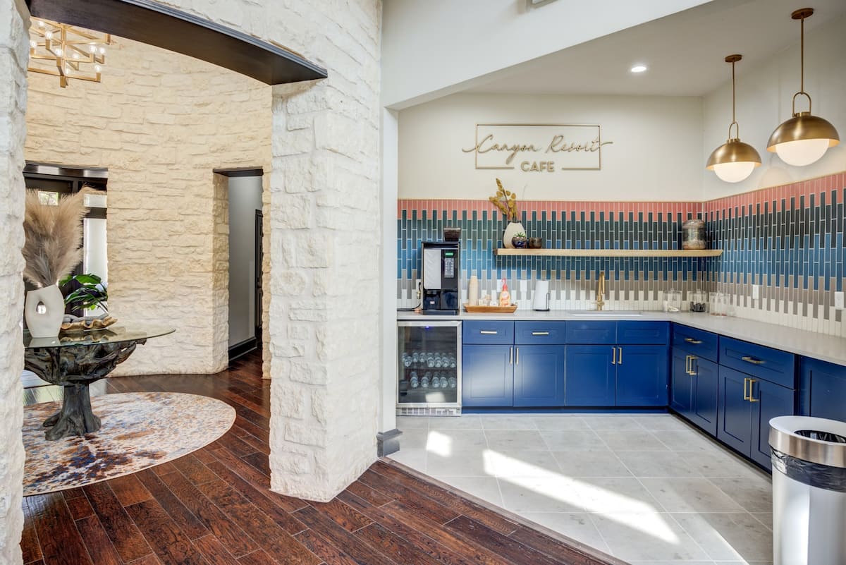 RGVtYW5kUGljdHVyZToxOTc2MzUzNjU4