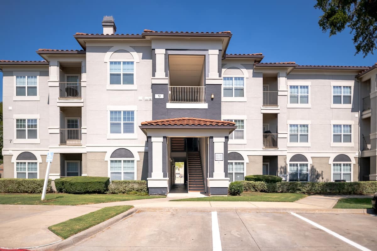 , an Airbnb-friendly apartment in Lewisville, TX