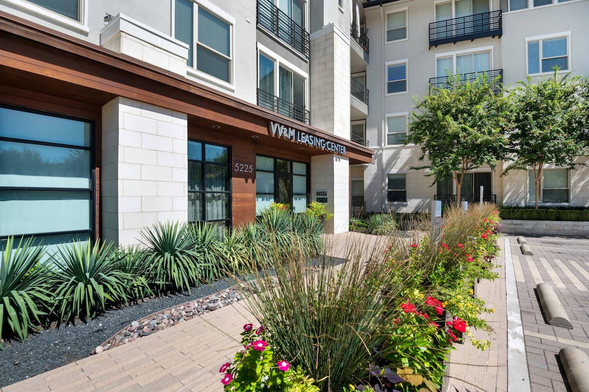 , an Airbnb-friendly apartment in Dallas, TX