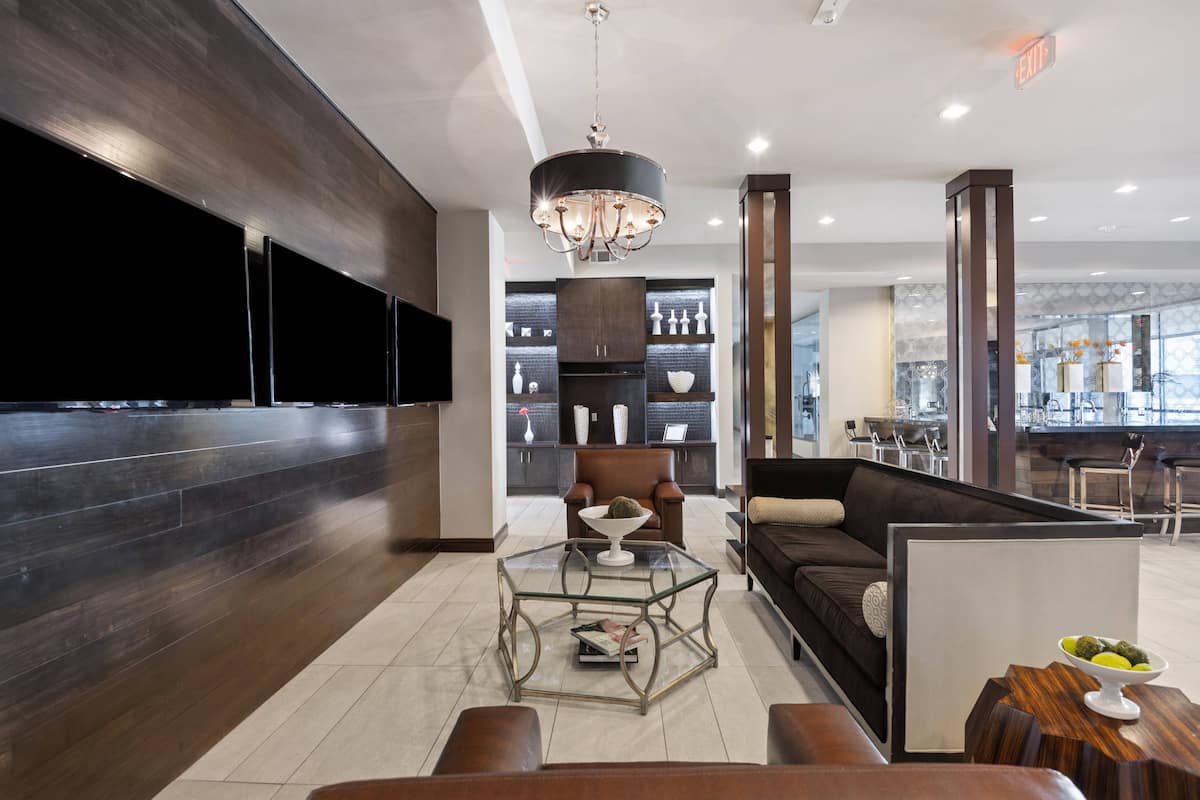 RGVtYW5kUGljdHVyZToxOTc2MzkwNDQw