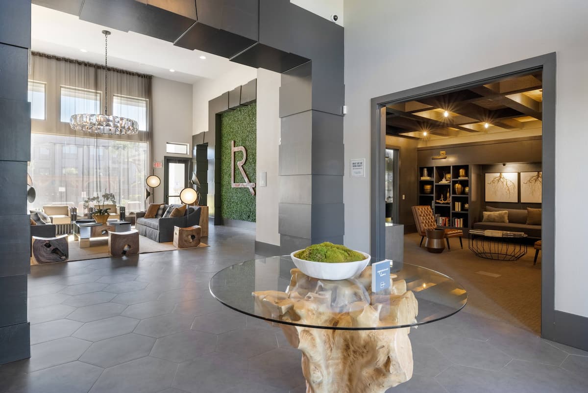 RGVtYW5kUGljdHVyZToxOTc2MzUxNjI5