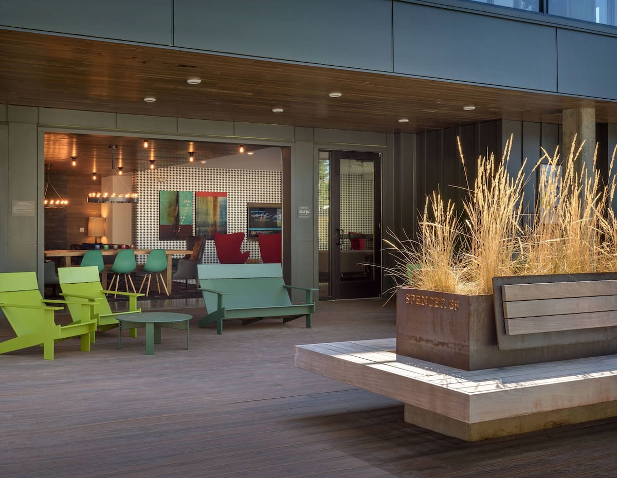 RGVtYW5kUGljdHVyZToxOTUxNjQ0ODYx