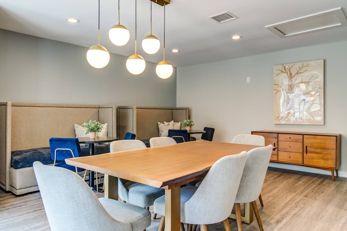 RGVtYW5kUGljdHVyZToxOTUxNjQ2NTg1