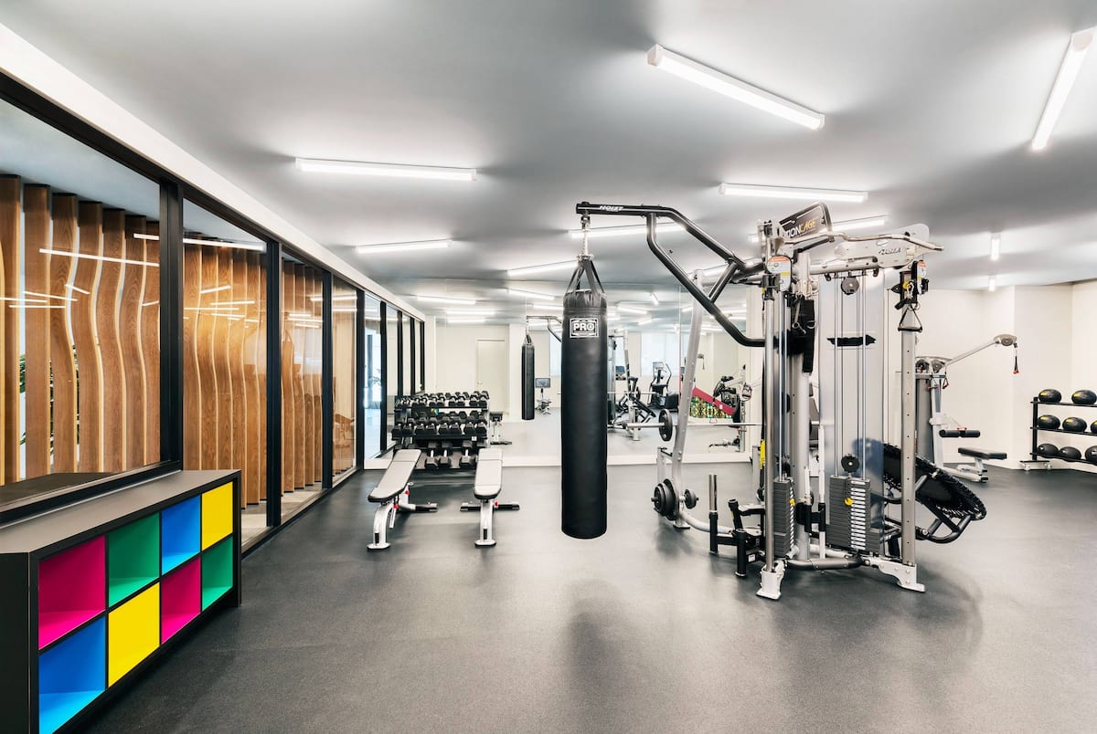 RGVtYW5kUGljdHVyZToxOTUxNTg2OTk5