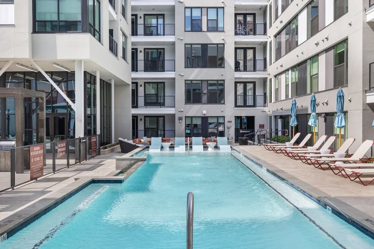 Exterior of The Oliver Sawyer Yards, an Airbnb-friendly apartment in Houston, TX