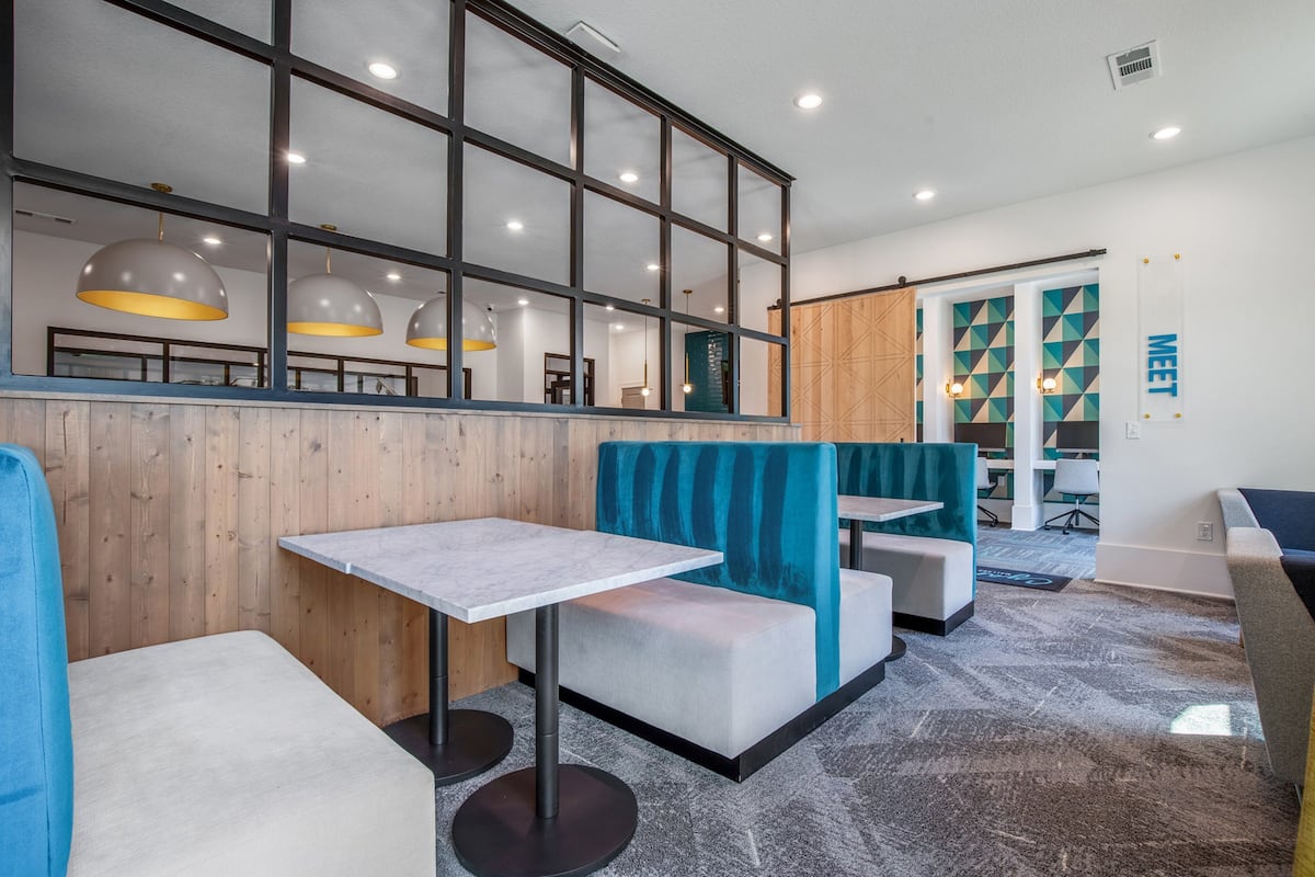 RGVtYW5kUGljdHVyZToxOTc2MzUzNTkz