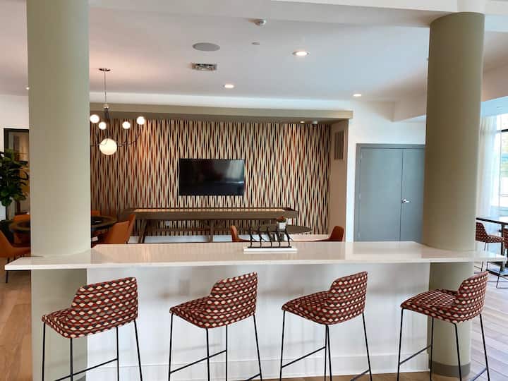 RGVtYW5kUGljdHVyZToyNTMwOTMzMDUw