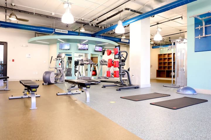 RGVtYW5kUGljdHVyZToyNTMwOTMyODY3