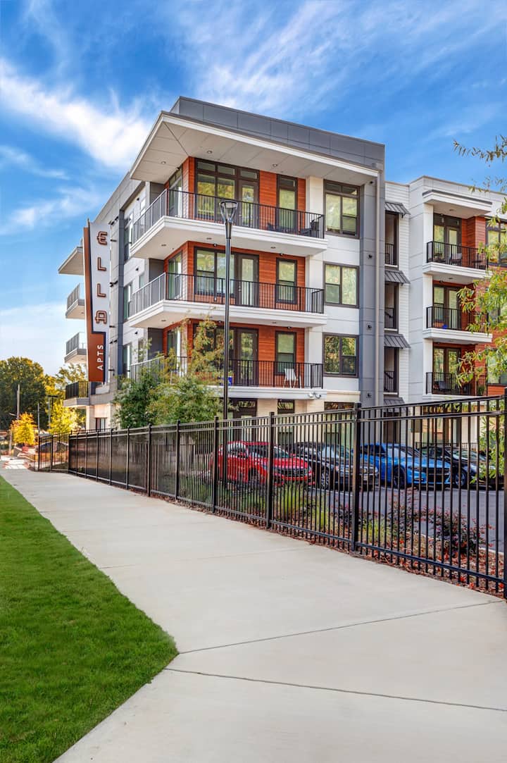 RGVtYW5kUGljdHVyZToyNTMwOTM1NzY1