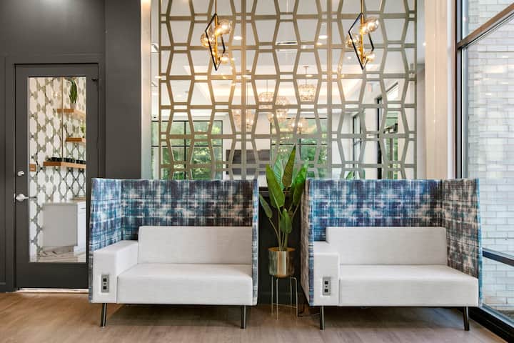 RGVtYW5kUGljdHVyZToyNTMwOTM1NzYz