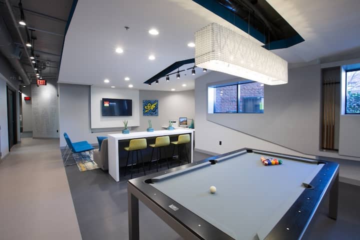 RGVtYW5kUGljdHVyZToyNTMwOTM1OTgy