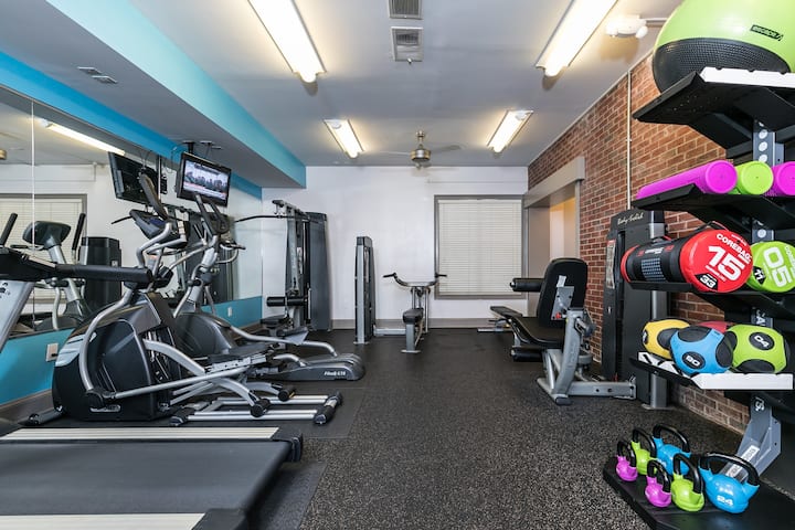 RGVtYW5kUGljdHVyZToyNTMwOTMyODQ4