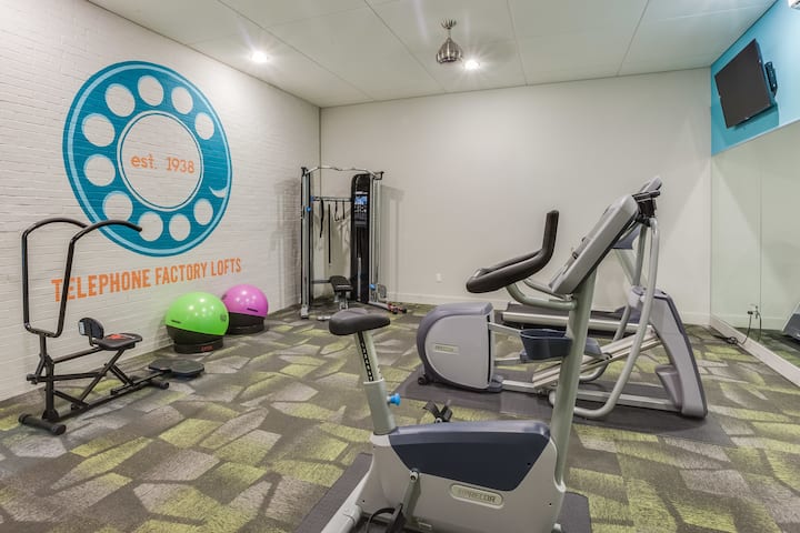 RGVtYW5kUGljdHVyZToyNTMwOTM1ODEz