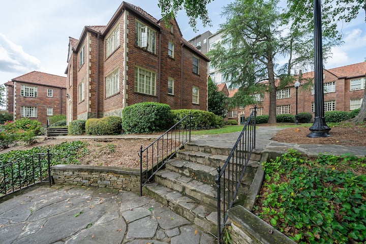 RGVtYW5kUGljdHVyZToyNTMwOTM2NTk4