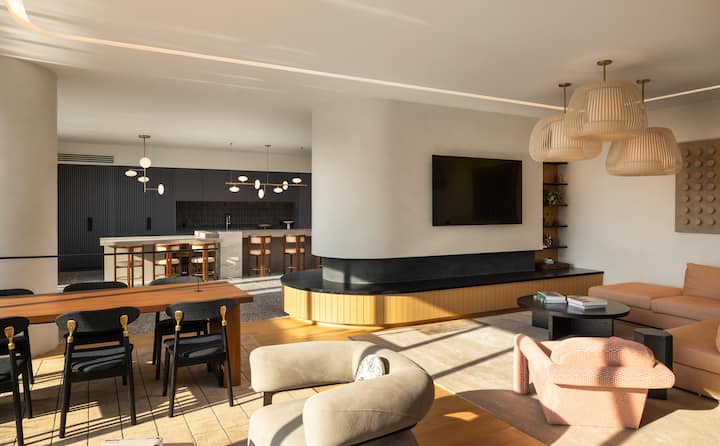 RGVtYW5kUGljdHVyZToyNDM2NTU1MTY4