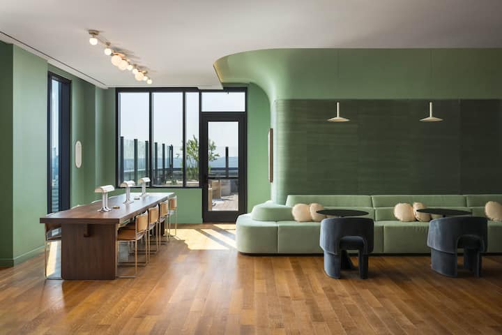 RGVtYW5kUGljdHVyZToyNDM2NTU1MTcx