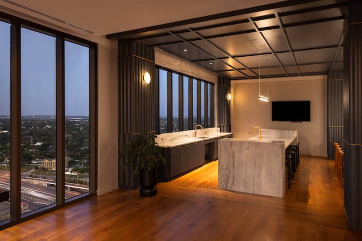 RGVtYW5kUGljdHVyZToyNDM2NTU1MTc1