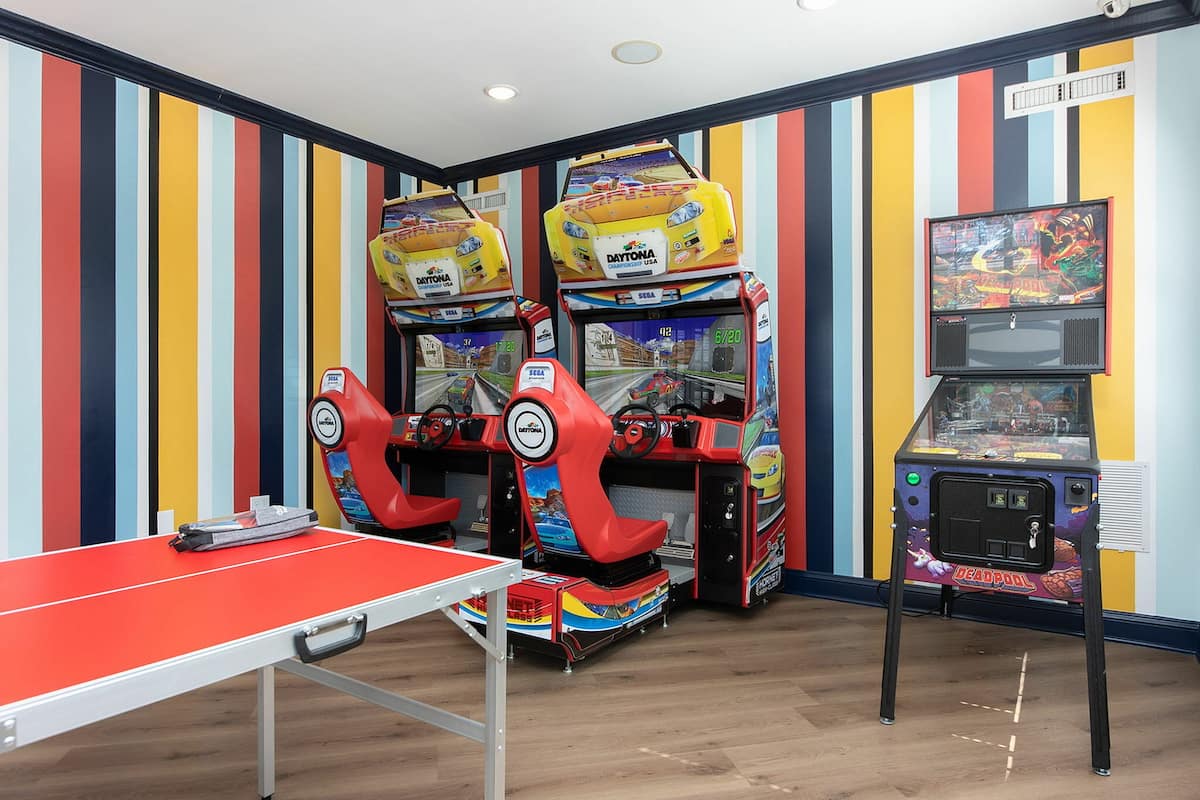 RGVtYW5kUGljdHVyZToyMDk1NjQzOTQ4