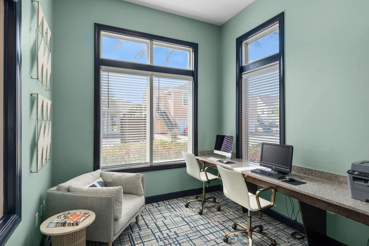 RGVtYW5kUGljdHVyZToyMDk1NjQ0Mjgz