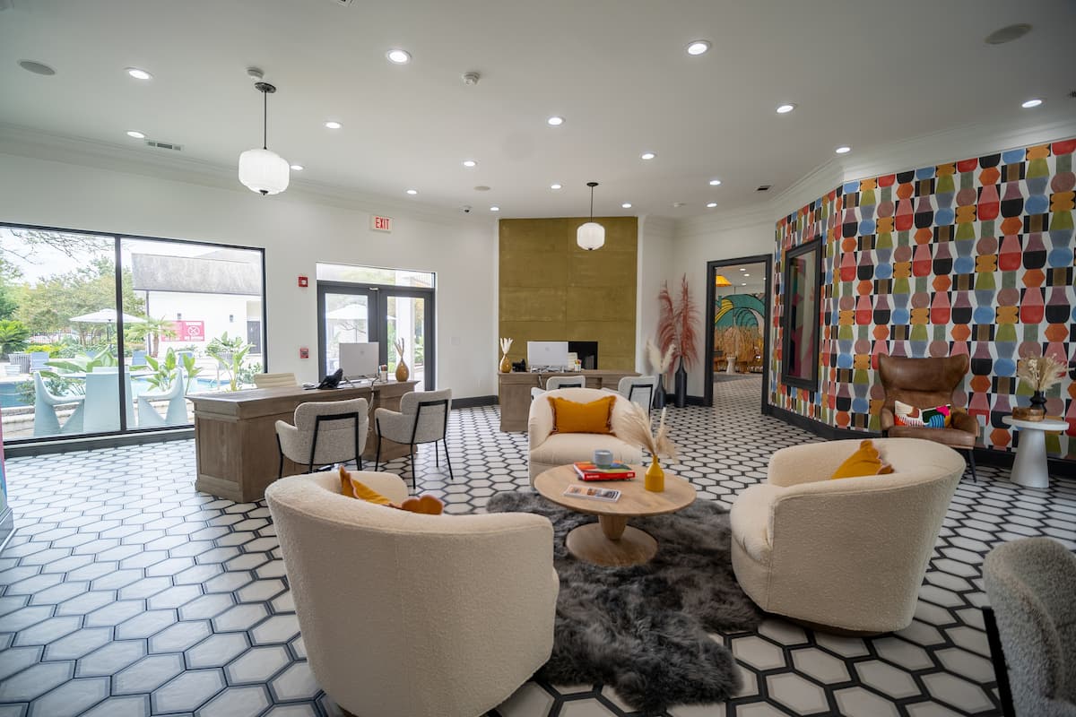 RGVtYW5kUGljdHVyZToyMTEwNDYwNjIx