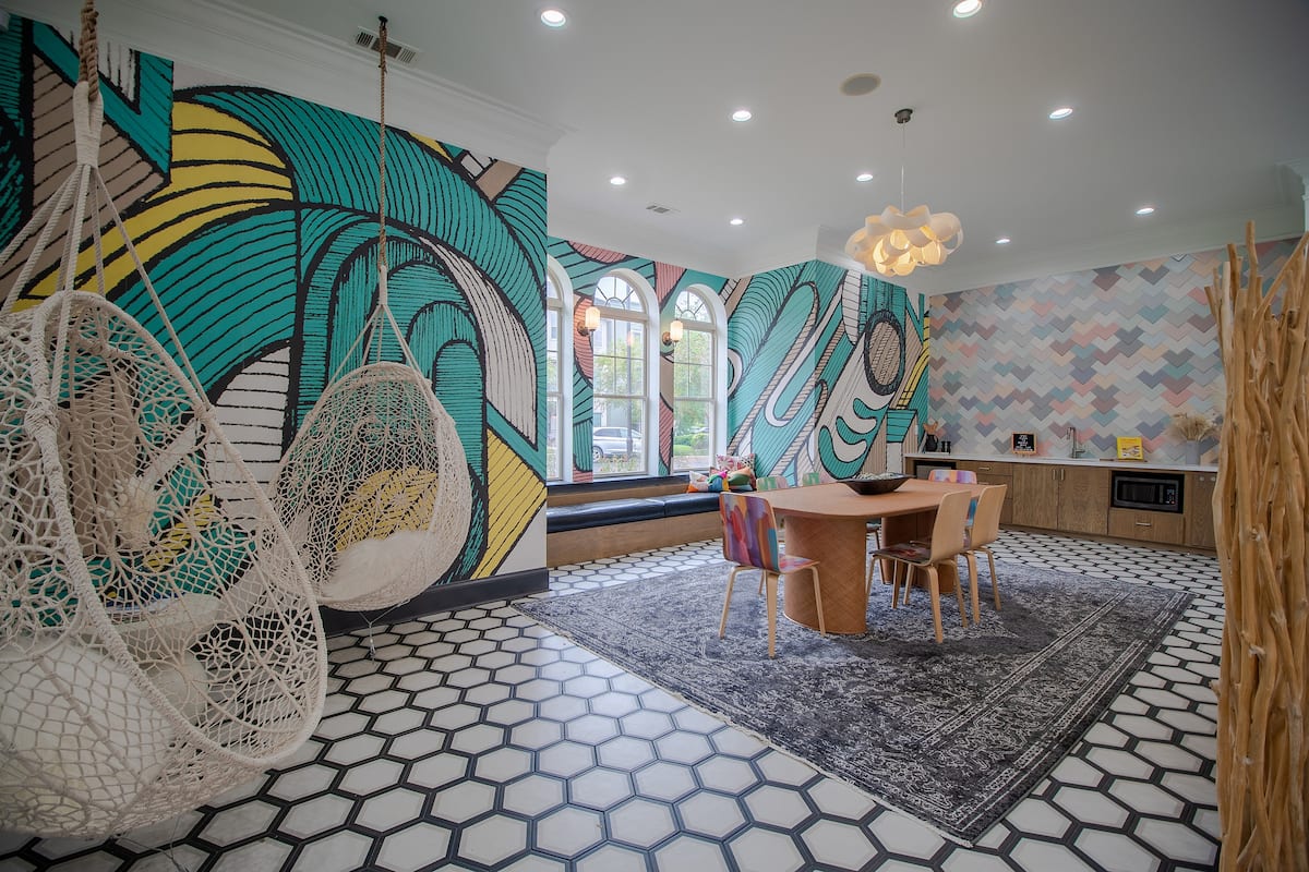 RGVtYW5kUGljdHVyZToyMTEwNDYwNTkx