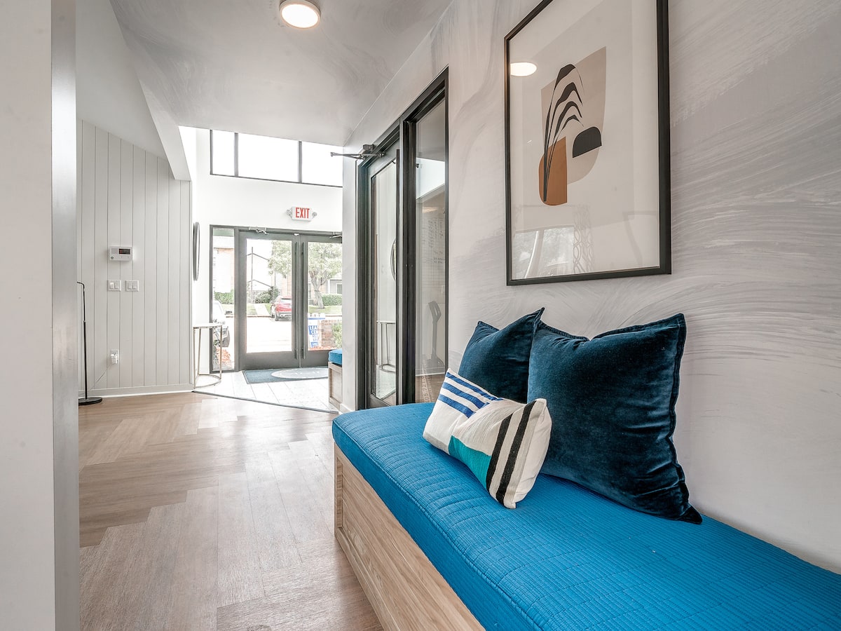 RGVtYW5kUGljdHVyZToyMTEwNDYwMjIz