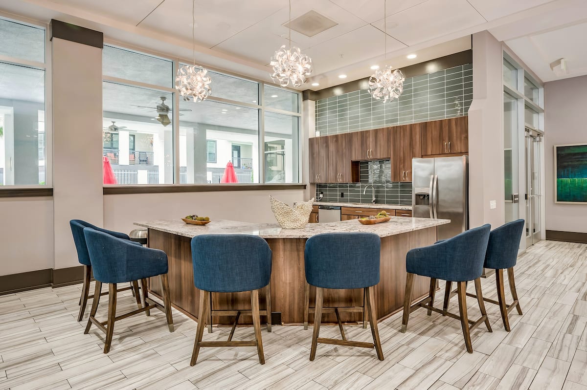 RGVtYW5kUGljdHVyZToyMTEwNDYwNTA4