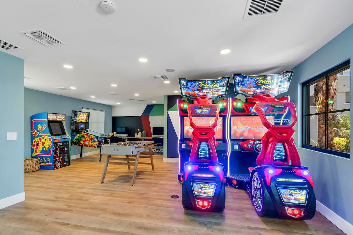 RGVtYW5kUGljdHVyZToyMDkyNTk5MjYx