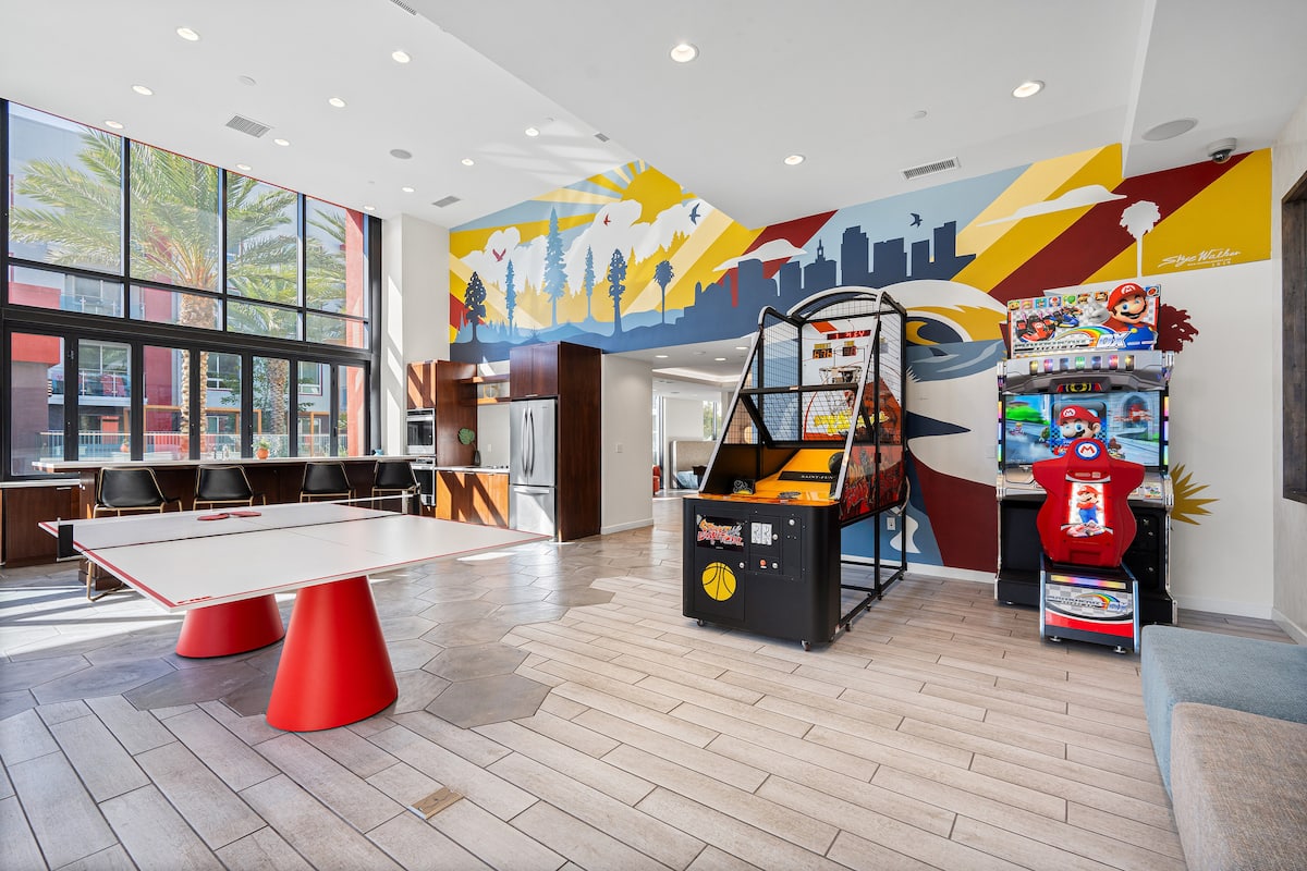 RGVtYW5kUGljdHVyZToyMDkyNTk5MDgy