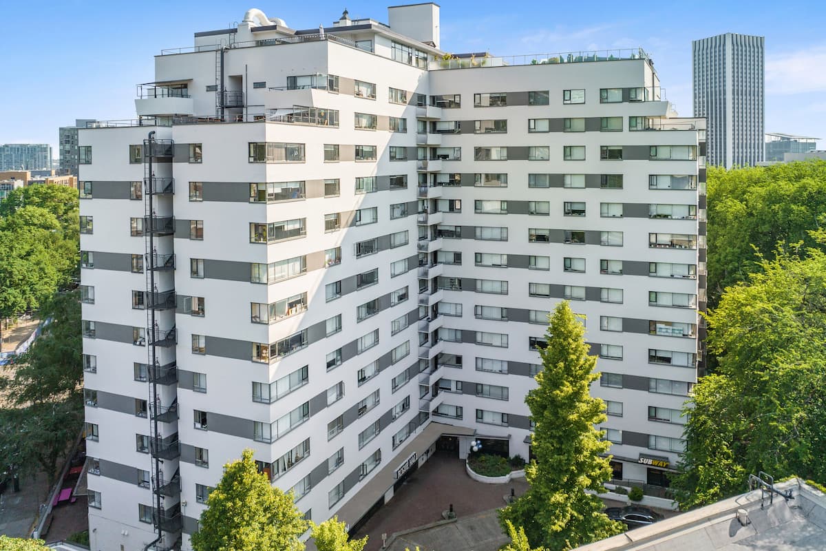 , an Airbnb-friendly apartment in Portland, OR