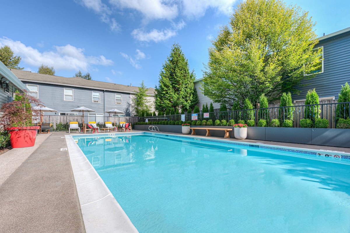 RGVtYW5kUGljdHVyZToyMDkyNTk4NjU2